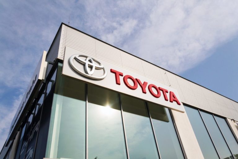 Toyota e Honda farão cortes na produção de veículos