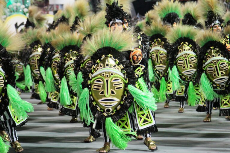 Samurai negro foi tema da escola campeã do carnaval paulista