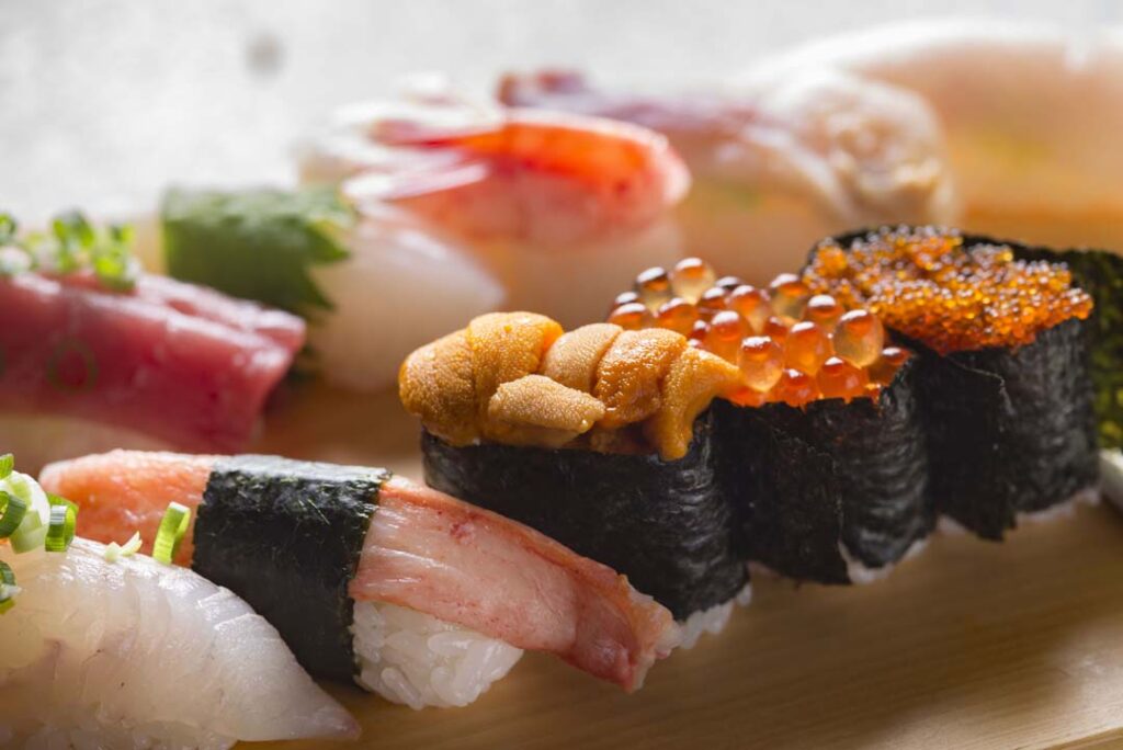 Edomaezushi, o sushi que se espalhou mundo afora é nascido em Tóquio. 